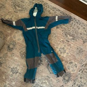 Oaki Toddlers Rainsuit, size 4T, great condition